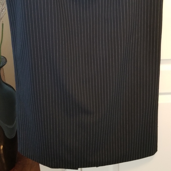 A line navy blue pinstripe fully lined skirt - Picture 2 of 3